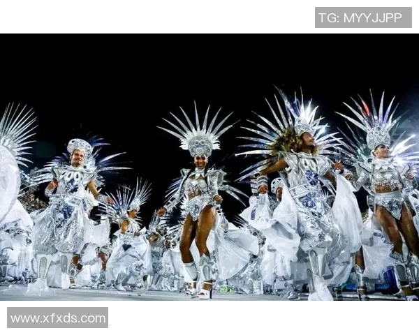 足球桑巴舞步：探寻巴西球星背后的技术与激情